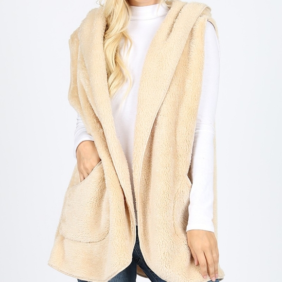 ⭐ Only 1 Left⭐Zenana Hooded Faux Fur Vest Cream - Picture 2 of 3